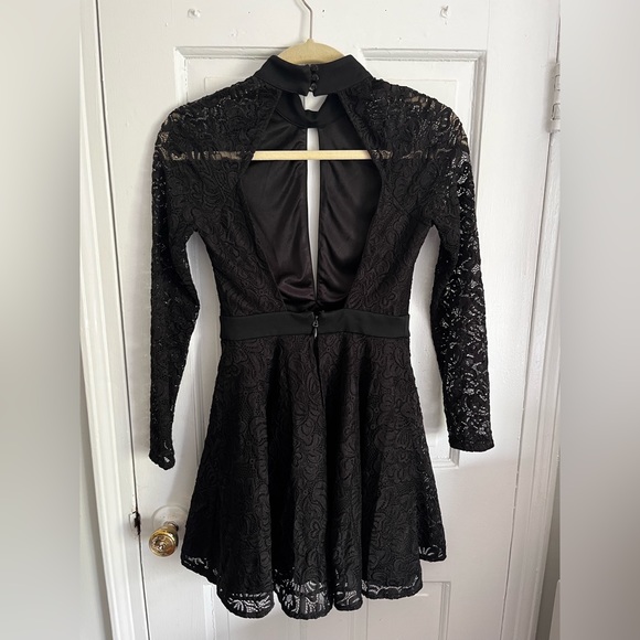 Beautiful bebe black short dress - Picture 2 of 3